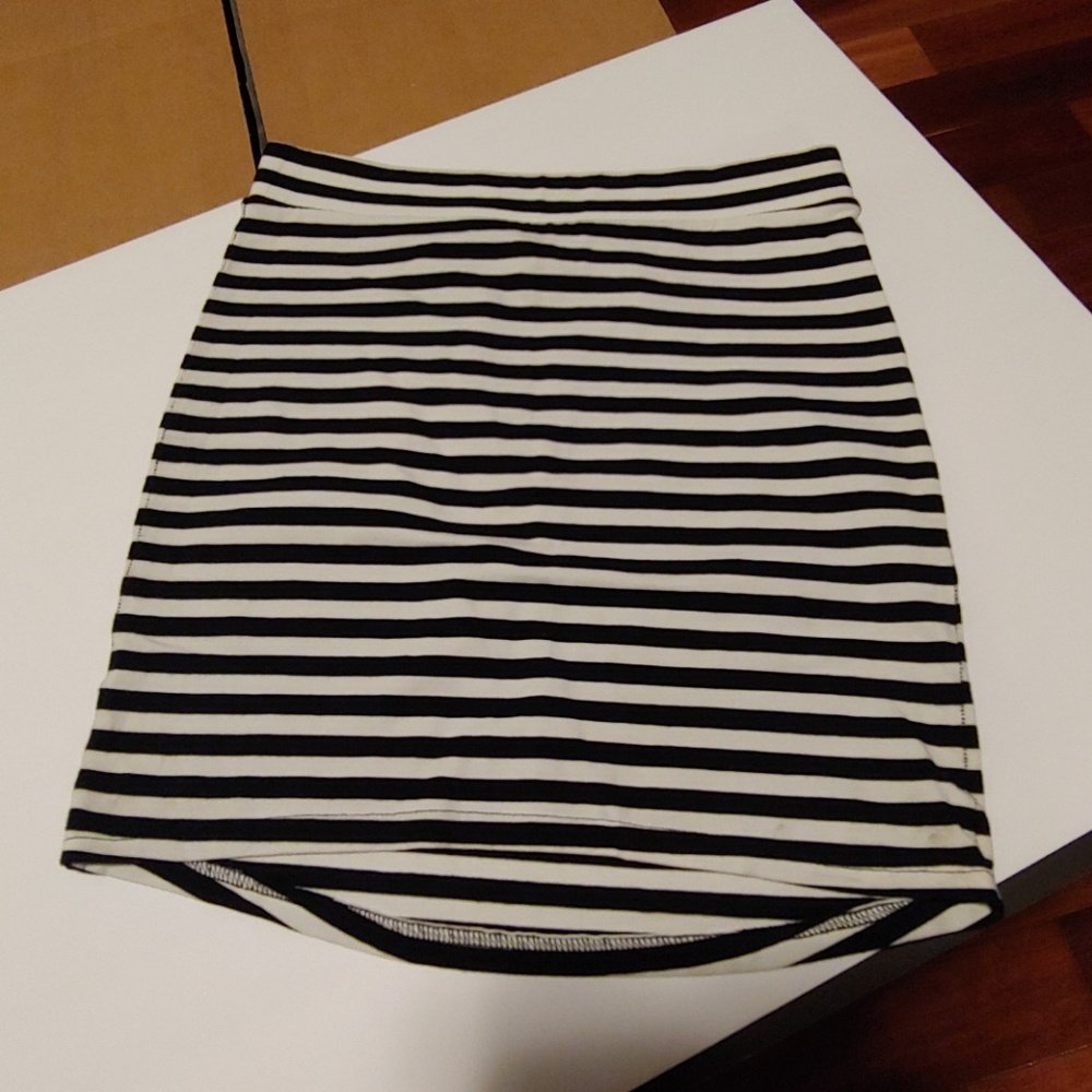 H&M Basic Divided - black/white striped skirt 8